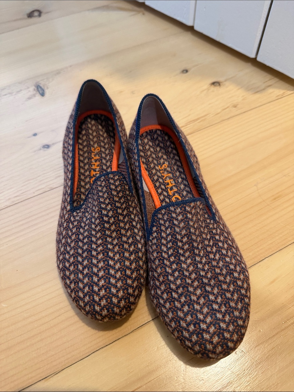 ROTHY’S Women's Navy and Orange Patterned Slip-On Flats 7.5